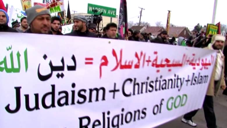 بالفيديو.. وقفة احتجاجية لمئات العرب أمام مركز كربلاء الإسلامي في أمريكا ضد داعش