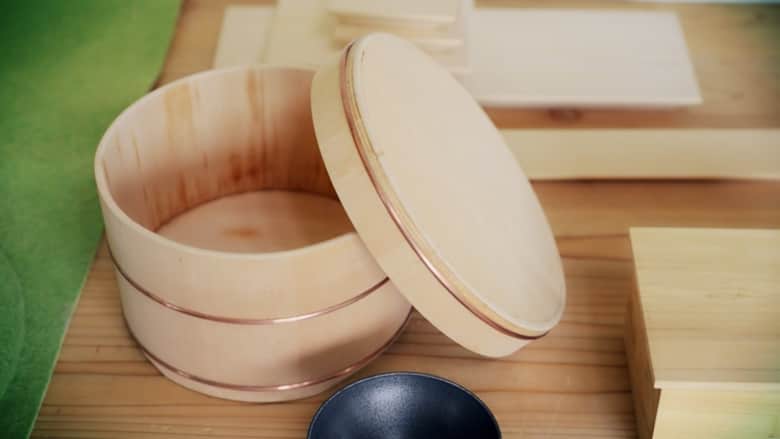 بالفيديو.. تعرف على منتجات "اوكيه" الخشبية.. صناعة يابانية تقليدية تتوارثها الأجيال بـ"فلسفة"