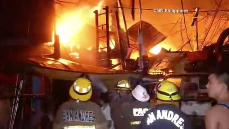 بالفيديو: حريق يمتد إلى ألف منزل في العاصمة الفلبينية في أول أيام العام الجديد