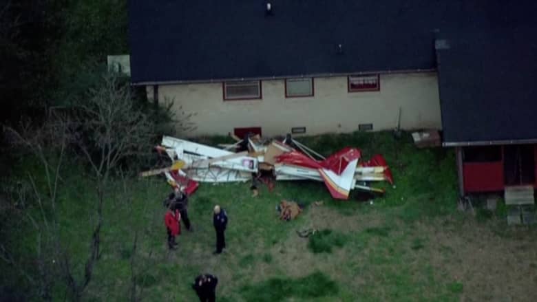 بالفيديو: سقوط طائرة صغيرة في فناء منزل بمدينة لبنان في ولاية تينيسي الأمريكية