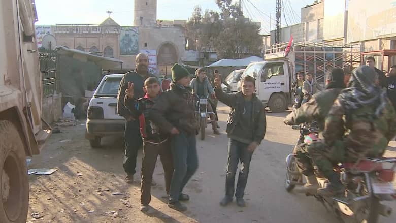 بالفيديو: كاميرا CNN داخل مدينة نبل الموالية للأسد بعد فك الحصار عنها