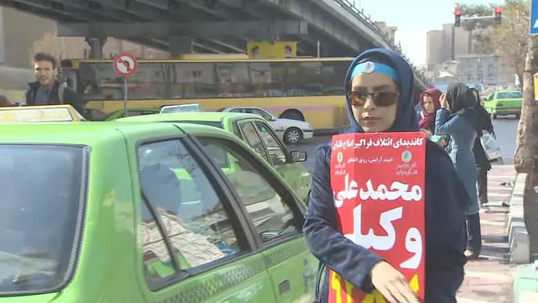 الإيرانيون يستعدون للانتخابات ومعركة حول الموقف من سياسات روحاني تجاه الغرب