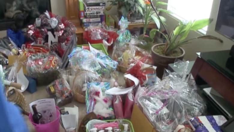 بالفيديو: عائلات في نبراسكا تجمع التبرعات لعلاج موظفة مصابة بالسرطان