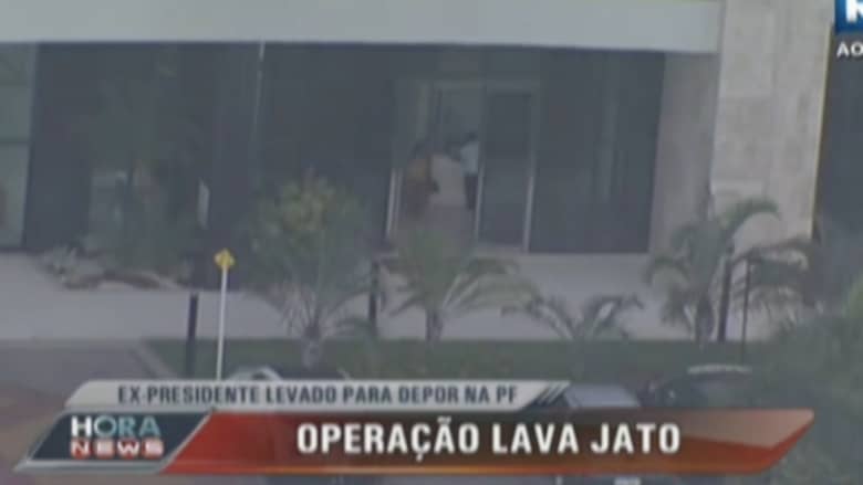 بالفيديو: الشرطة البرازيلية تداهم منزل الرئيس السابق وتحقق معه في قضية فساد