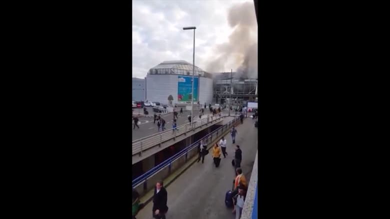 بالفيديو: هلع الحشود المغادرة لمطار بروكسل بعد التفجيرات