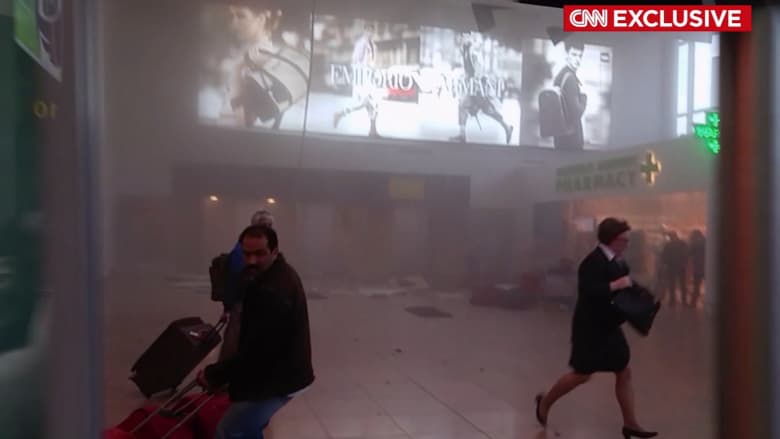 فيديو حصري.. لحظة وقوع الانفجار الثاني وحالة من الهلع والفوضى في مطار بروكسيل