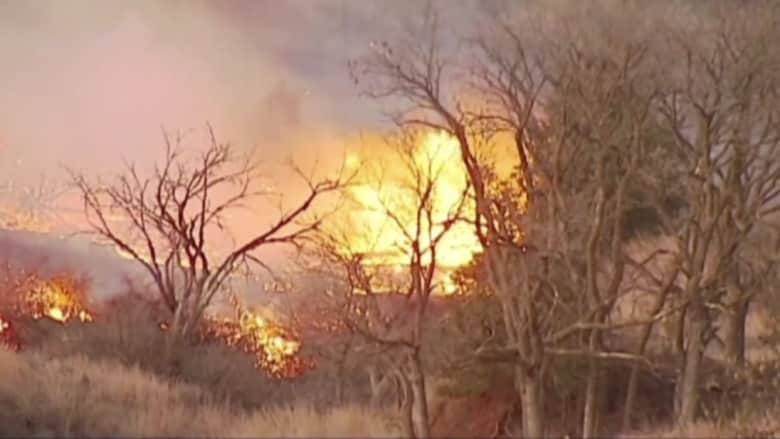 بالفيديو: حرائق الغابات المشتعلة تهدد آلاف المنازل في كنساس وأوكلاهوما