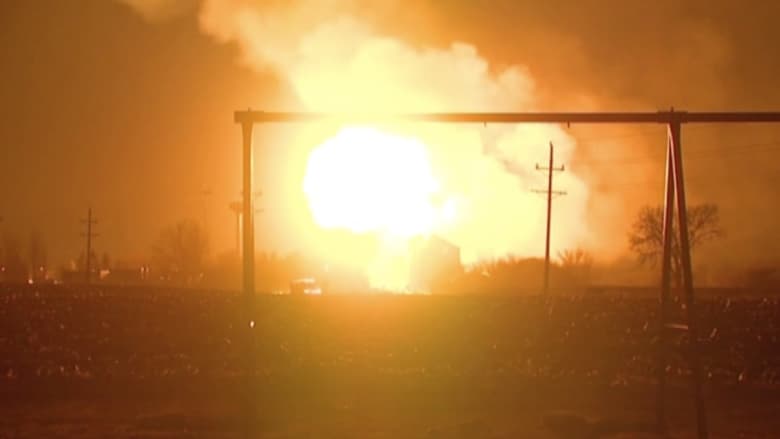 بالفيديو: تصادم بين شاحنة تحمل غاز البروبان وقطار يوقع انفجارا ضخما في مينيسوتا