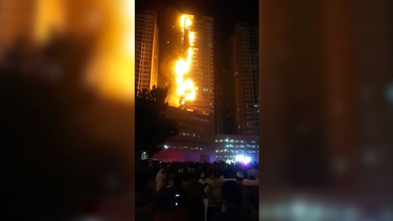 بالفيديو.. حريق ببرج سكني في عجمان.. وقائد الشرطة: من المبكر معرفة الأسباب