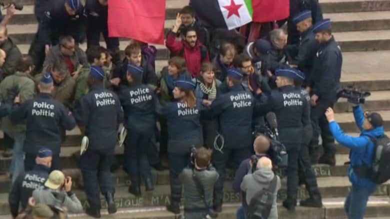 بالفيديو: اعتقال 140 متظاهرا في العاصمة البلجيكية.. ومطار بروكسل يعود للعمل جزئياً الأحد