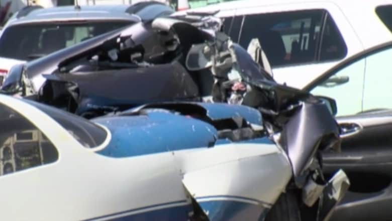بالفيديو: حادث جو-أرض.. طائرة تصطدم بسيارة في ولاية كاليفورنيا