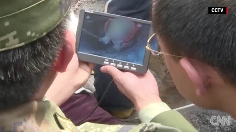 بالفيديو: عملية إنقاذ طفل سقط في بئر بعمق 90 مترا في الصين