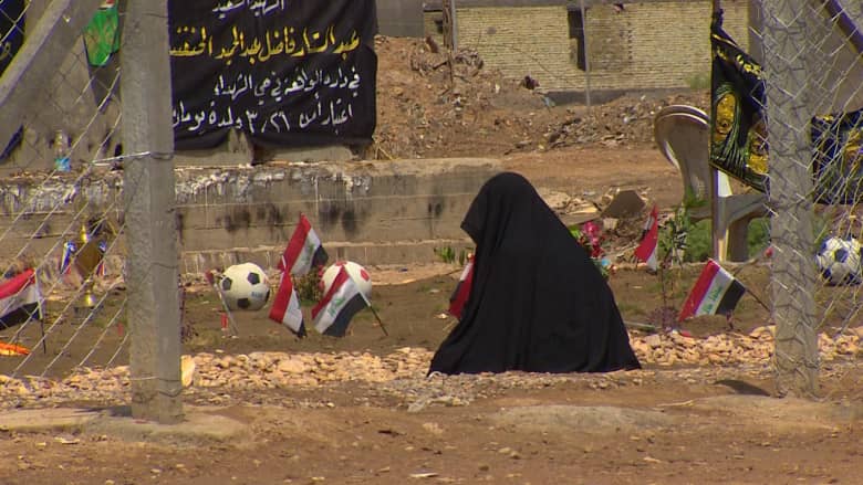 بالفيديو: مراهق من داعش يفجر ملعب كرة قدم في العراق.. وملهاة الأطفال تتحول مأساة لأهلهم