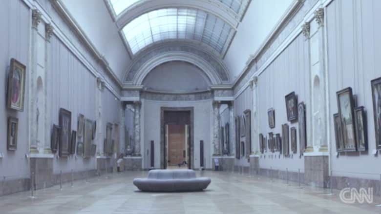 هل تحلم بزيارة متحف اللوفر في باريس؟ تفضل إلى جولة لن يشاركك فيها أحد