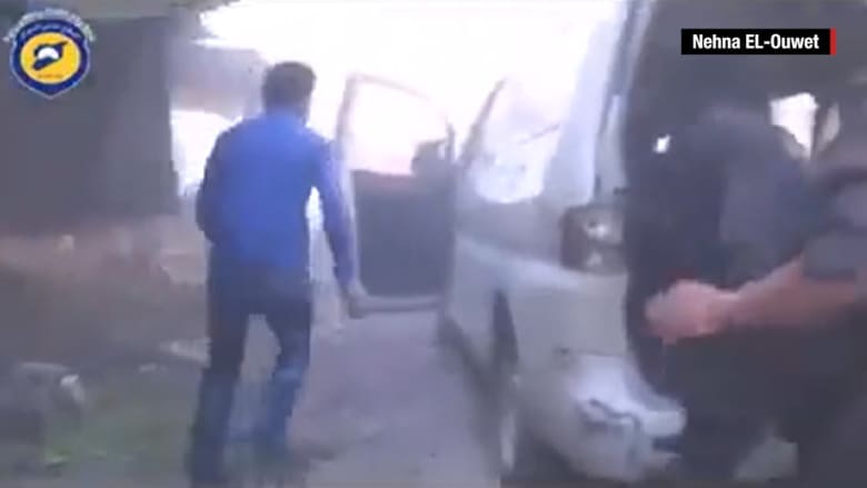 المرصد السوري: مقتل 13 شخصا وإصابة 22 آخرين في غارة جوية لنظام الأسد