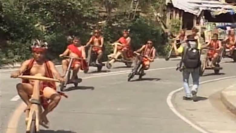 بالفيديو: سباق على "سكوترات خشبية" بين السكان الأصليين في الفلبين