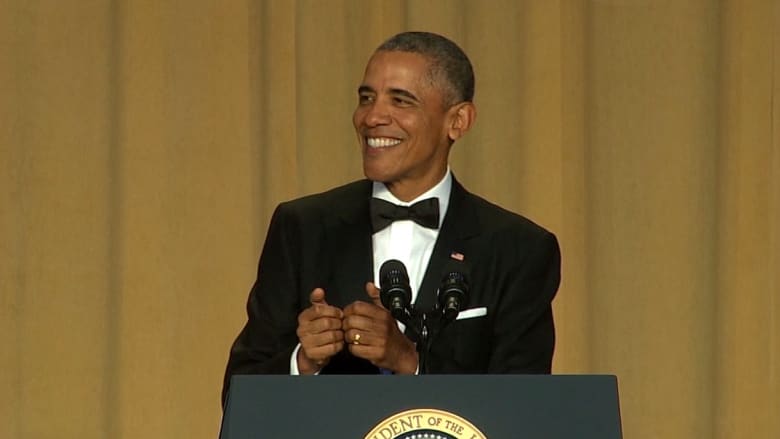 بالفيديو: أوباما يسخر من غياب ترامب عن "عشاء المراسلين" في البيت الأبيض