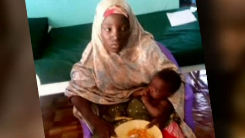 بالفيديو: العثور على إحدى فتيات تشيبوك المختطفات من قبل بوكو حرام وبذراعها رضيع