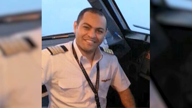 بالفيديو: تعرف إلى طيار طائرة مصر للطيران من خلال عائلته