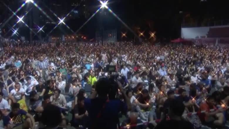 عشرات الآلاف في هونغ كونغ يشاركون في إحياء ذكرى مذبحة تيانانمين