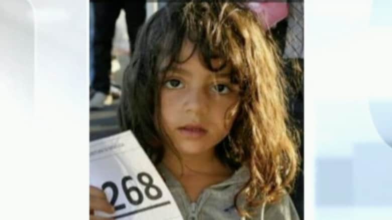 شاهد.. هذه الصورة قد تكون مفتاح لغز اختفاء طفلة سورية فقدت منذ 18 شهراً