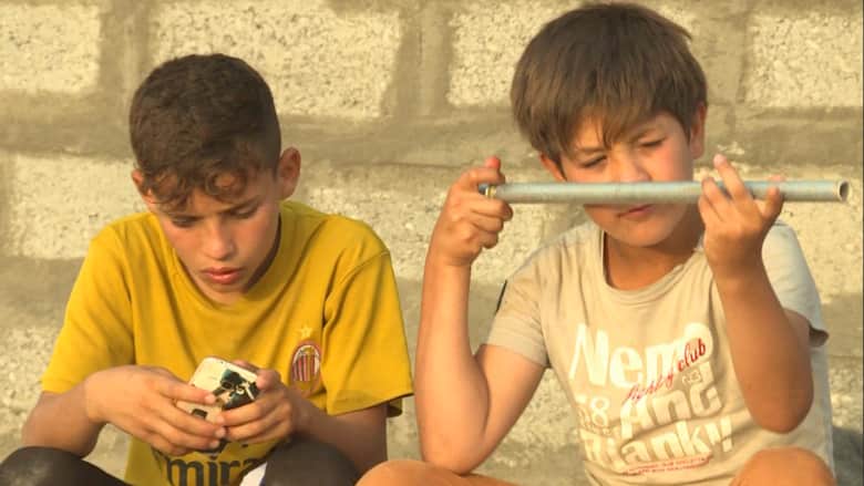 بالفيديو: عدسة CNN تقابل الناجين من الفلوجة.. أطفال يعانون وعائلات حولها داعش لدروع