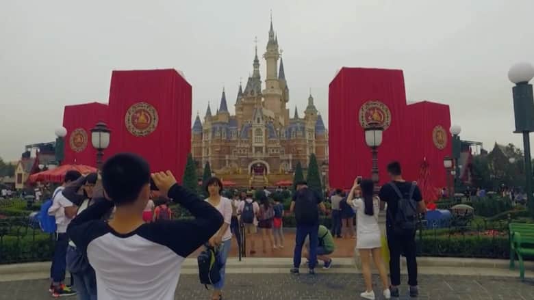 ألقِ نظرة على أضخم وأحدث متنزه لـ"ديزني لاند".. في شانغهاي
