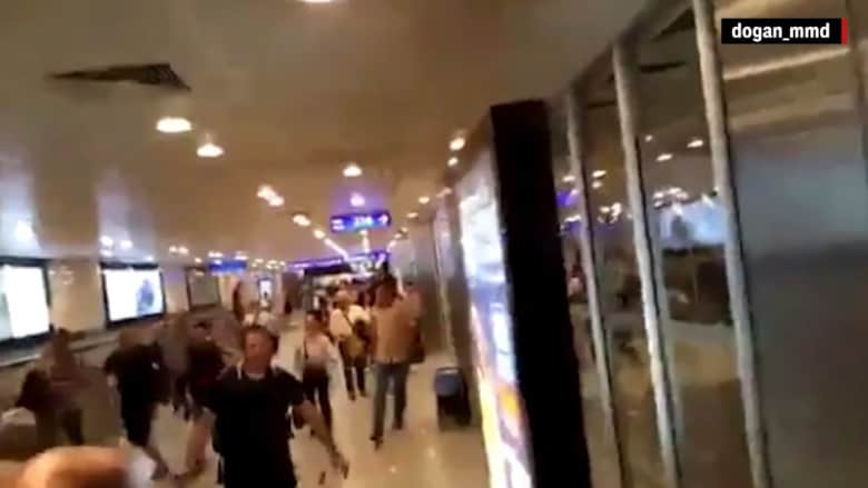 مشاهد قوية التقطها مسافرون من داخل مطار أتاتورك أثناء تعرضه للهجوم