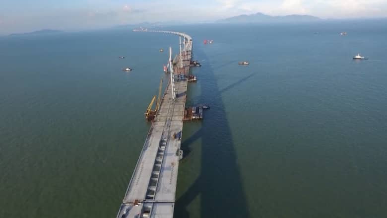 بالفيديو: الصين تكمل بناء أطول جسر بحري في العالم بطول 50 كيلومتراً!