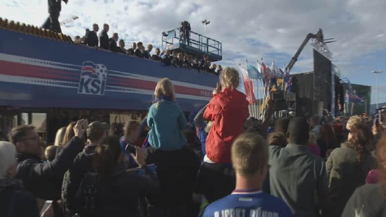 شاهد.. آلاف الأيسلنديين يحتفون بمنتخبهم الوطني رغم خروجه من يورو 2016