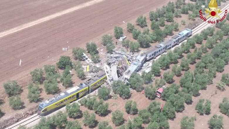 شاهد.. حادث اصطدام بين قطارين يتسبب بمقتل 20 شخصاً في ايطاليا