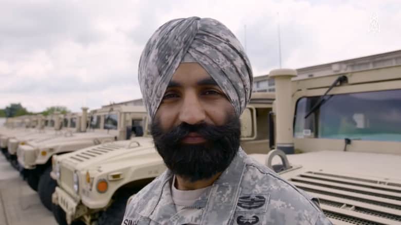 بالفيديو: ضابط أمريكي يخدم في الجيش بلحية وعمامة السيخ