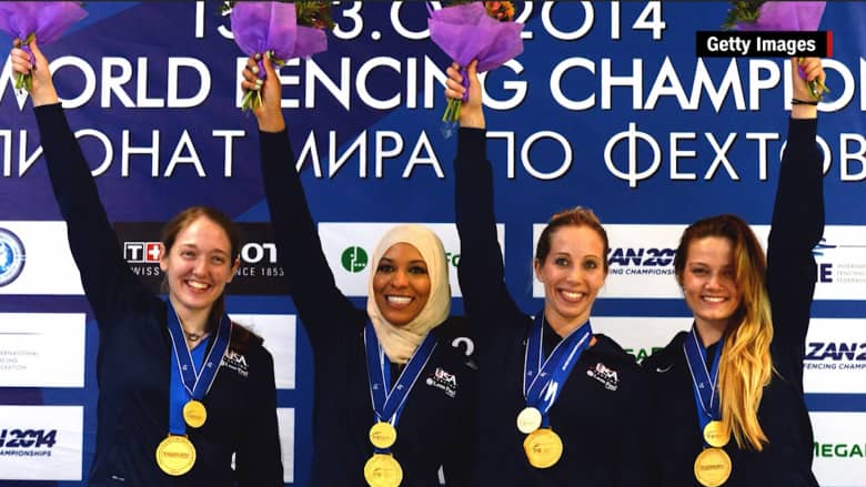 بالفيديو: أول رياضية أمريكية مسلمة تشارك بالألعاب الأولمبية بحجابها