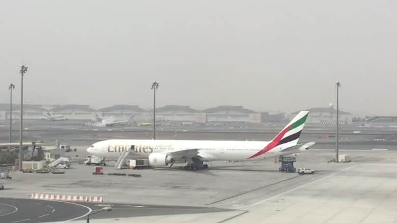 شاهد عملية إطفاء حريق الطائرة التابعة لطيران الإمارات