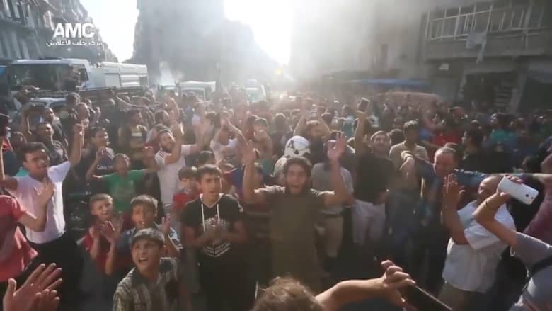شاهد احتفالات سكان في حلب بفك الحصار عن مناطقهم داخل المدينة