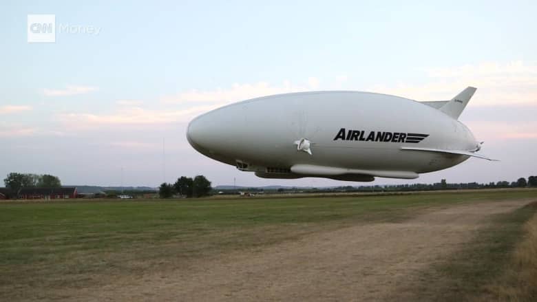 أكبر طائرة في العالم تُنهي أول رحلة تجريبية