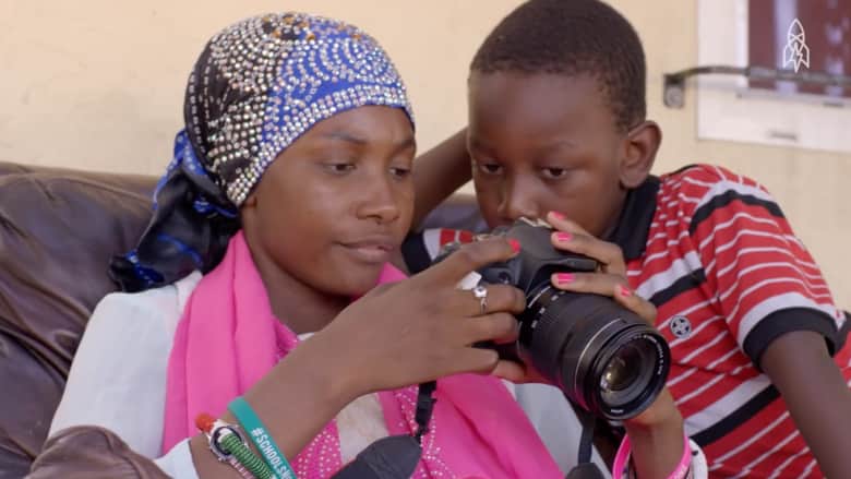 لاجئة صومالية تروي قصة حياتها من خلال عدسة الكاميرا