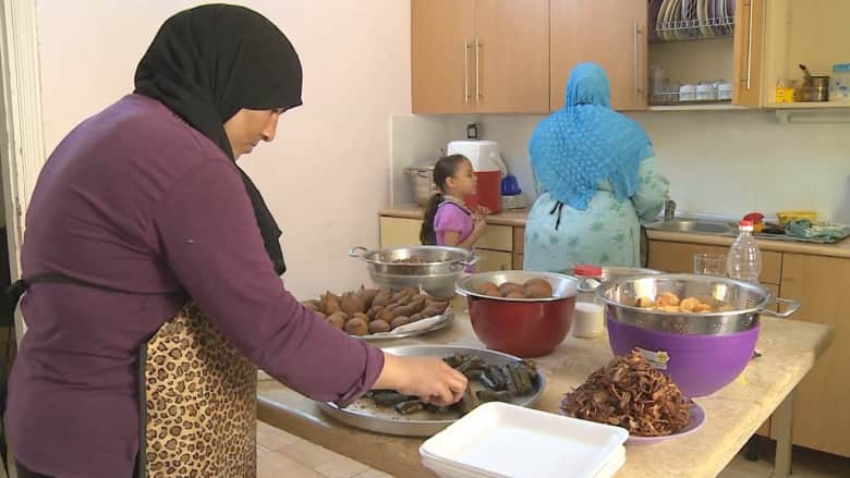 أطباق سورية من لاجئات في القاهرة‫.. أهلاً بكم إلى ‫"زيت زيتون‫"