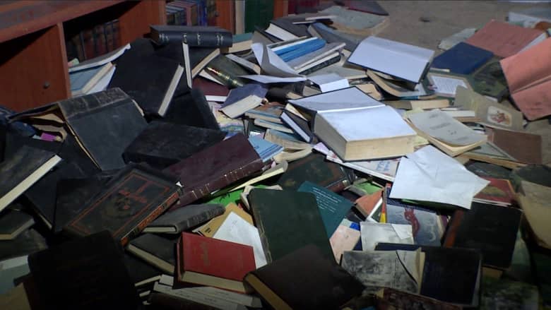 ملاذ وسط جحيم الحرب السورية.. مكتبة تحت الأرض بداريا