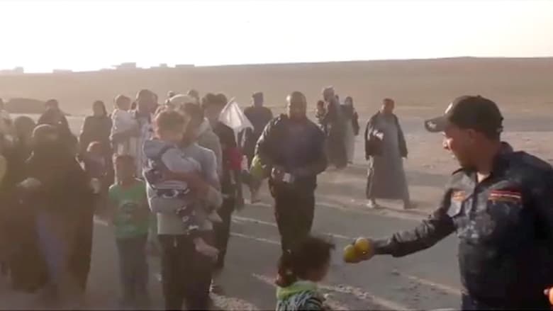 المدنيون يواصلون الهرب من مناطق القتال في الموصل