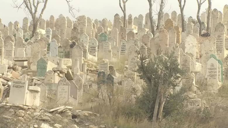 مقابر تتوسع وسط الأنقاض.. حلب على حافة السقوط