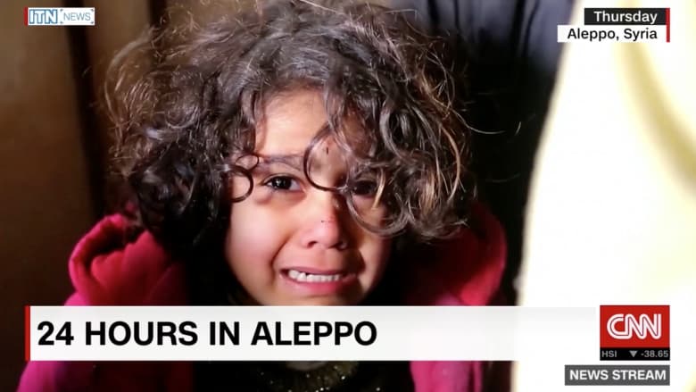 قناص يستهدف سيارة إسعاف تنقل الأطفال في حلب