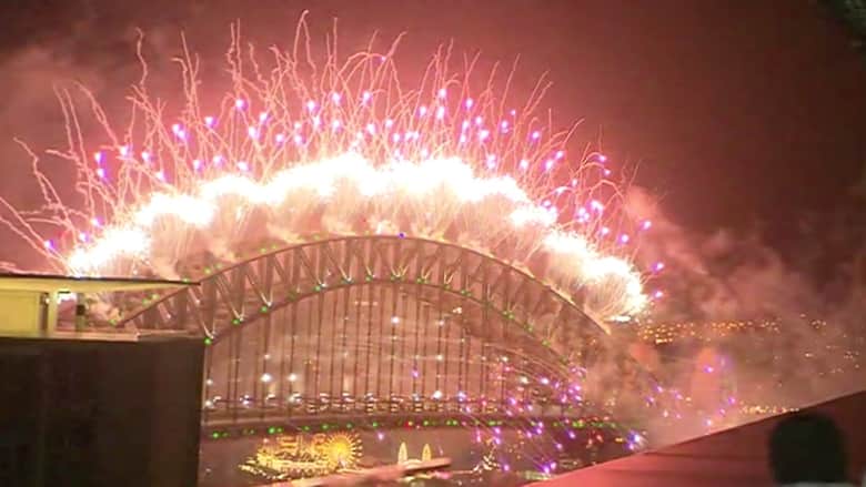 شاهد الألعاب النارية في أستراليا احتفالا بالسنة الجديدة