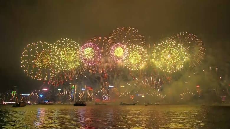 شاهد.. احتفالات هونغ كونغ والفلبين بـ2017