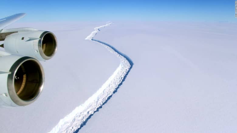 مخاوف من انفصال جبل جليدي عملاق في القطب الجنوبي قريباً