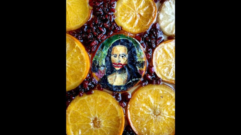 فنان سوري يقرر نسخ الأعمال المشهورة على البرتقال الطازج