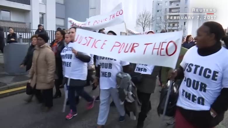 مظاهرات تشتعل في ضواحي باريس بعد اتهام شرطي باغتصاب شاب أسود بعصا