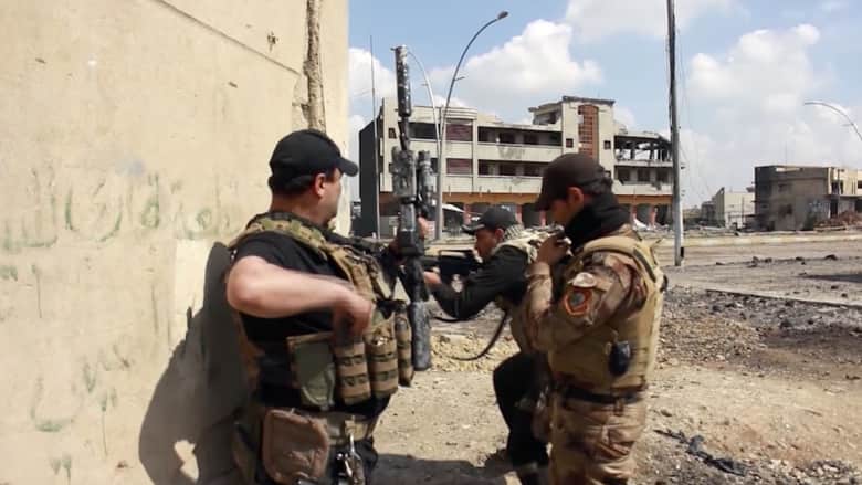 شاهد.. الجيش العراقي يقاتل داعش على مشارف البلدة القديمة بالموصل