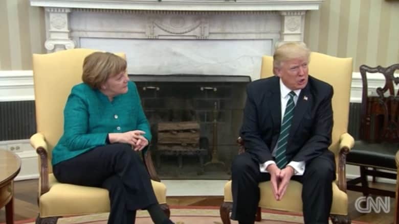 ترامب للمصورين أمام ميركل: أرسلوا صورا جيدة إلى ألمانيا