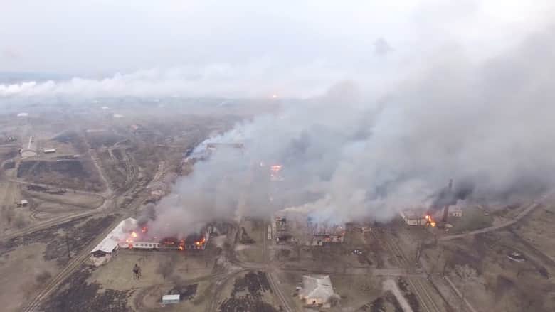 شاهد.. حريق ضخم في أكبر مستودعات الأسلحة بأوكرانيا